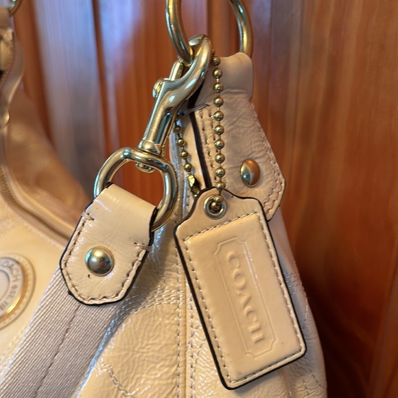 Coach F19282 Signature Stitched Patent Leather Shoulder Bag Purse Cream - Picture 3 of 13